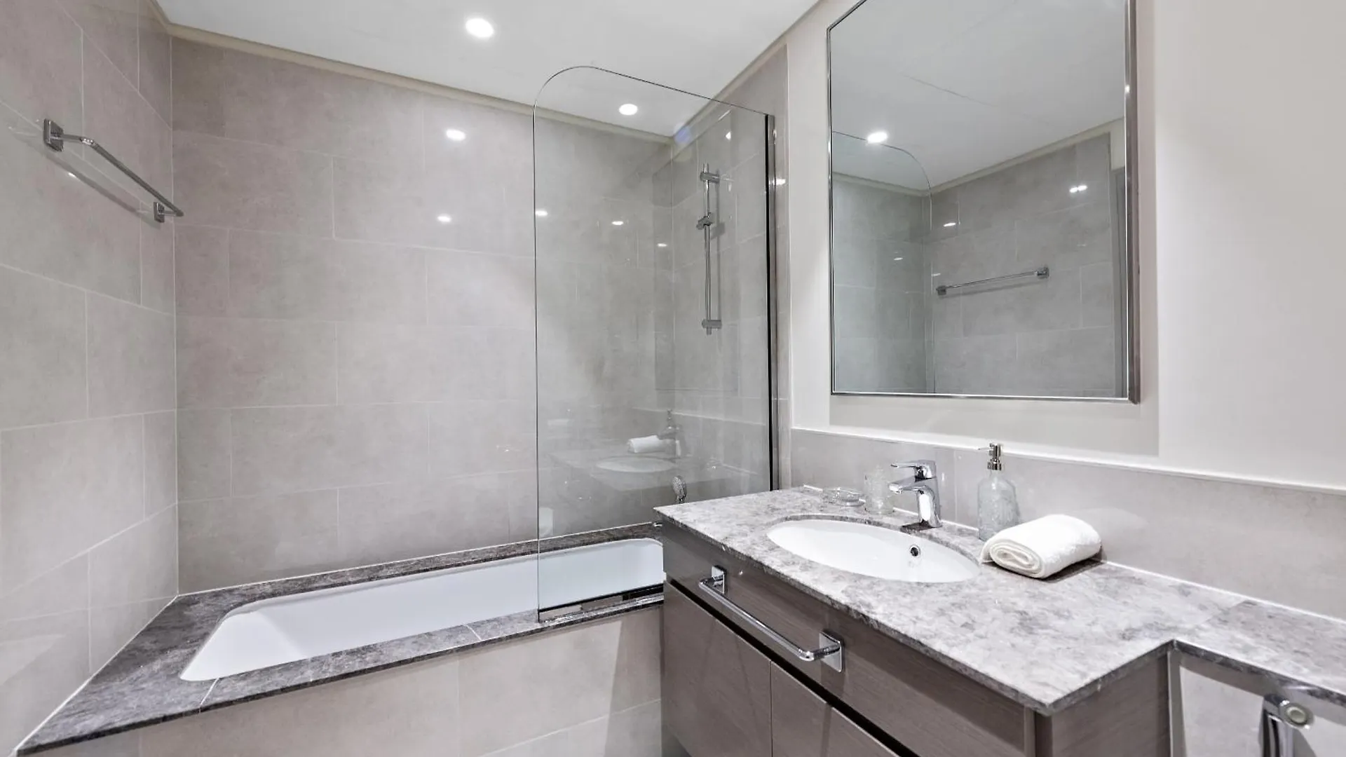 Апартаменты Vayk - Luxury 1 Bd In Downtown Дубай ОАЭ